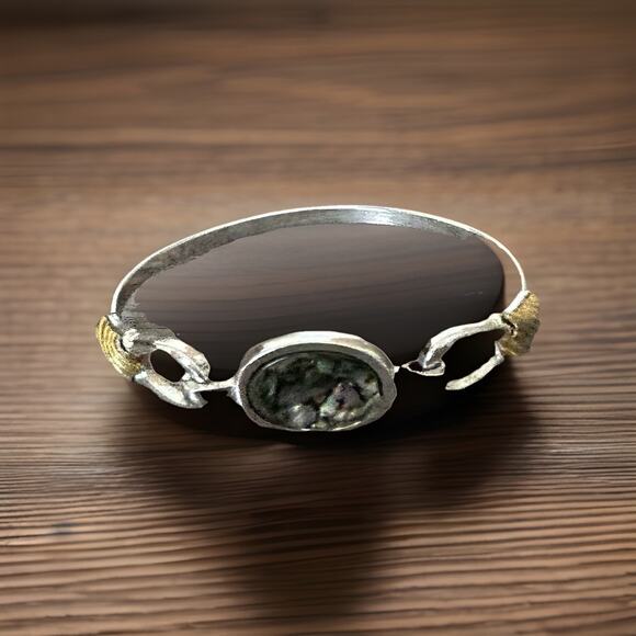 Cute Vintage Avon Hook 2 Tone Abalone Bracelet. - Picture 5 of 5